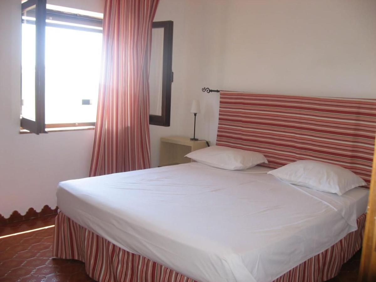 Nice Apartments In Waterfront Villa In Bosa Porto Alabe Трезнурагес Экстерьер фото