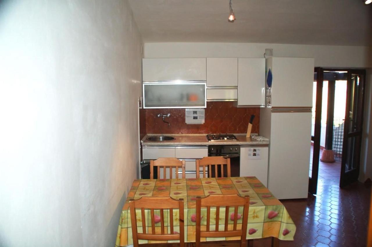 Nice Apartments In Waterfront Villa In Bosa Porto Alabe Трезнурагес Экстерьер фото
