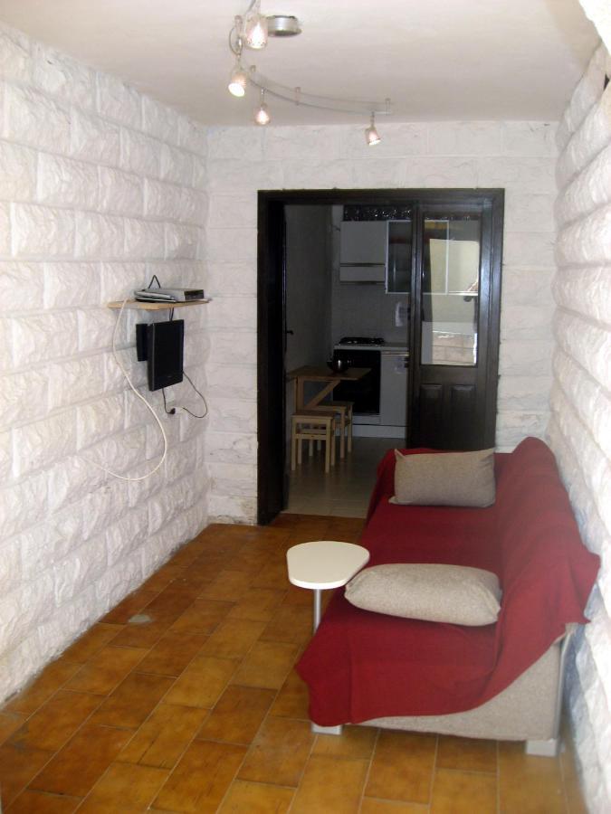 Nice Apartments In Waterfront Villa In Bosa Porto Alabe Трезнурагес Экстерьер фото
