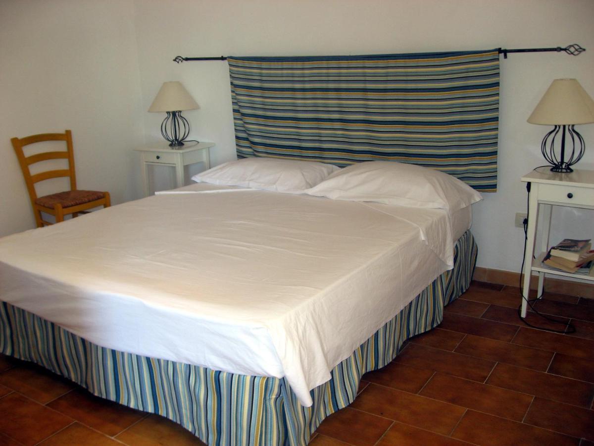 Nice Apartments In Waterfront Villa In Bosa Porto Alabe Трезнурагес Экстерьер фото